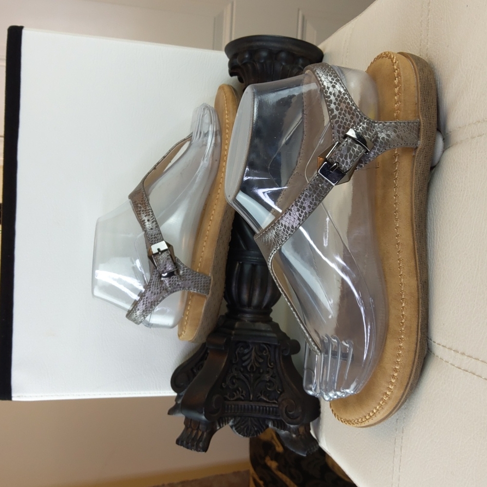 Used Volatile Gray Faux Snakeskin Thong Sandals
